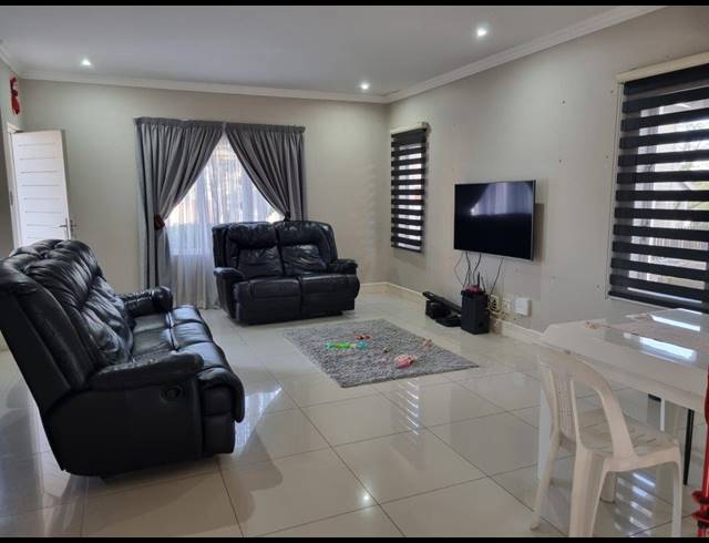 3 BEDROOM TOWNHOUSE RENTED IN EDGEMOUNT ESTATE